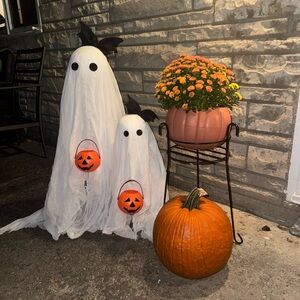 Cutie Ghost light up LED halloween decor